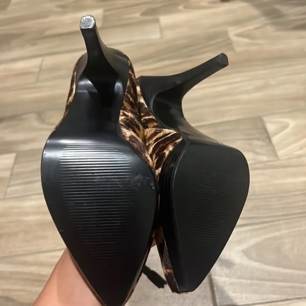 Steve Madden Leopard Print Ankle Boots - Picture 7 of 14